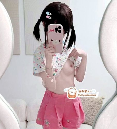 幼萝喵瓜(幼萝酱)@youluomiao – 新作 [足控] 11分钟 双马尾贫乳萝莉足交订阅 [222P1V-1.24G]