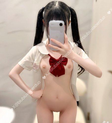 小予宝 [520私定] 7分钟 双马尾女儿服白丝对镜自慰 [2P2V-414MB]